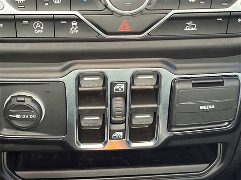 Used 2021 Jeep Gladiator Sport image 25