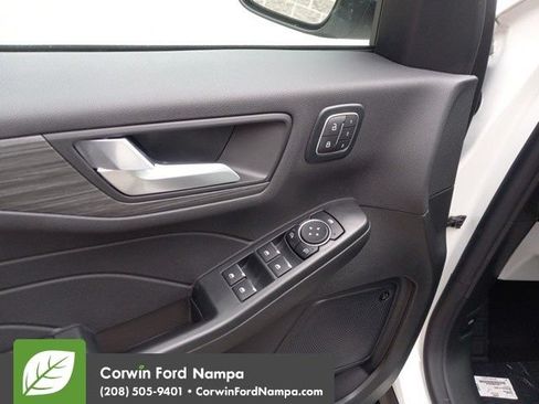 New 2025 Ford Escape SE w/ PHEV Premium Package FWD image 12