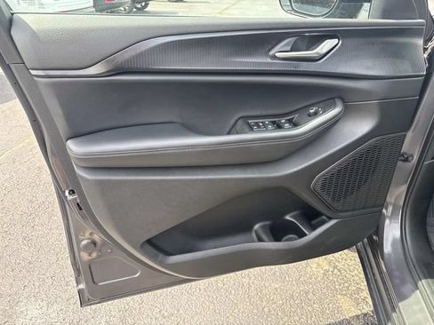 Used 2024 Jeep Grand Cherokee Altitude AWD/4WD image 9