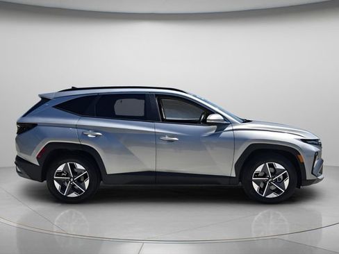 Used 2025 Hyundai Tucson SEL FWD image 5