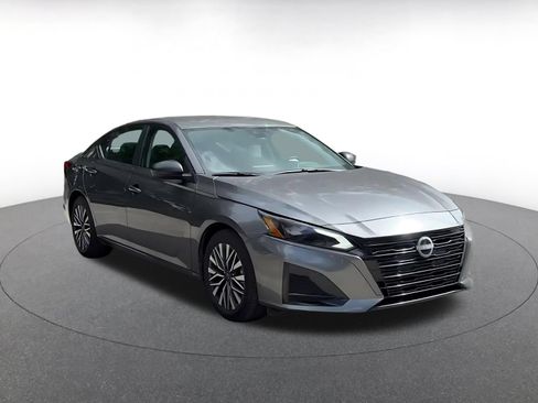 Used 2026 Nissan Altima 2.5 SV FWD image 3