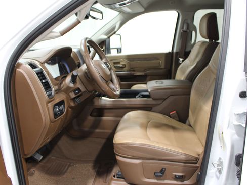 Used 2024 RAM 2500 Limited AWD/4WD image 3