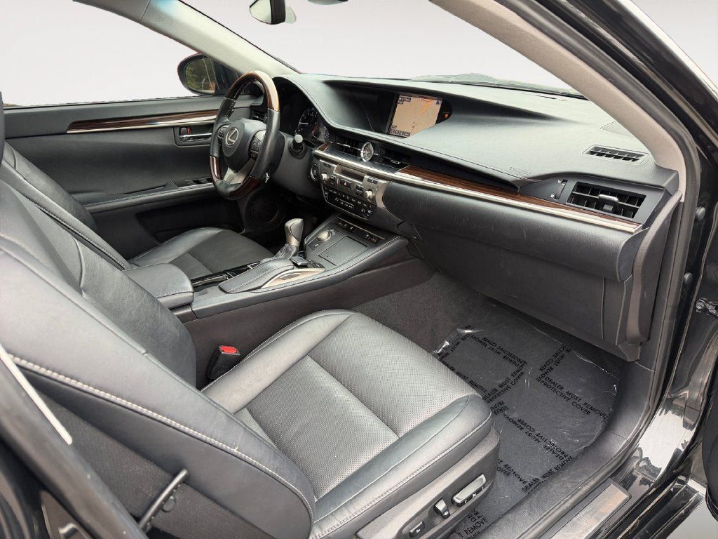 Used 2016 Lexus ES 350 w/ Navigation System Package FWD image 27