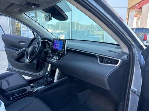 Used 2024 Toyota Corolla Cross XLE w/ Convenience Package AWD/4WD image 32
