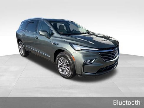 Used 2023 Buick Enclave Essence FWD image 3