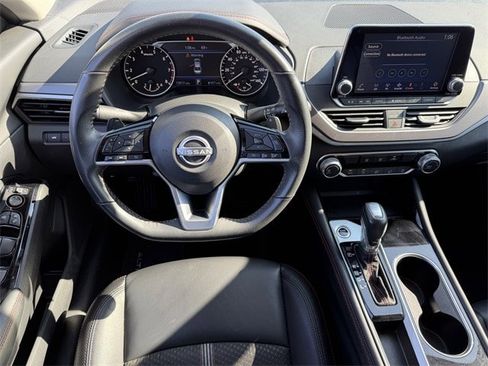 Used 2024 Nissan Altima 2.5 SR image 12