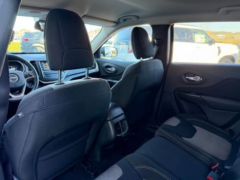 Used 2014 Jeep Cherokee Latitude w/ Comfort/Convenience Group image 30