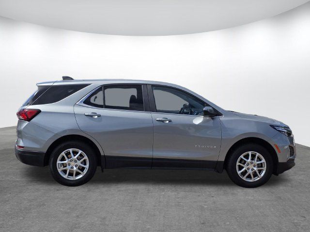 Used 2023 Chevrolet Equinox LT w/ Driver Convenience Package AWD/4WD image 3