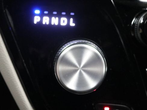 Used 2023 Chrysler Pacifica Touring-L image 48