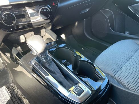 Used 2025 Chevrolet Trax LT image 46