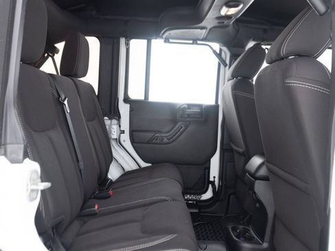 Used 2015 Jeep Wrangler Unlimited Rubicon w/ Connectivity Group AWD/4WD image 36