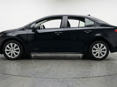 Used 2025 Toyota Corolla LE FWD image 5
