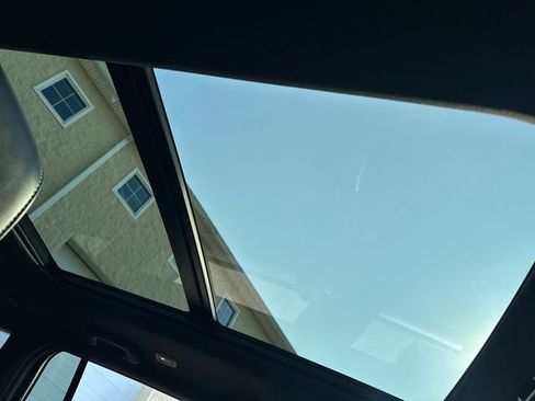 Used 2023 Jeep Grand Cherokee Overland image 18