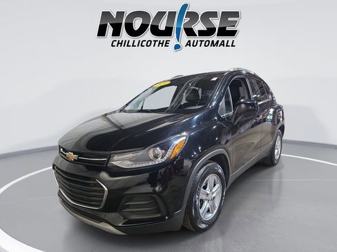 Used 2020 Chevrolet Trax LT w/ LT Convenience Package FWD image 1