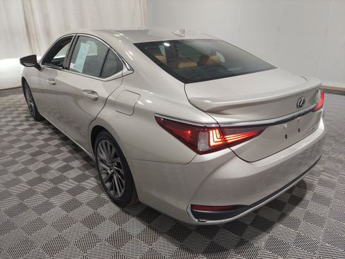 Used 2024 Lexus ES 300h FWD image 2