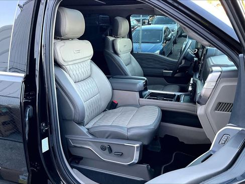 Used 2025 Ford F250 Platinum w/ Platinum Plus Package image 8