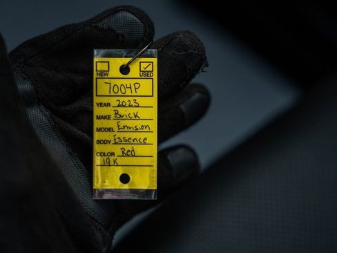 Used 2023 Buick Envision Essence image 47