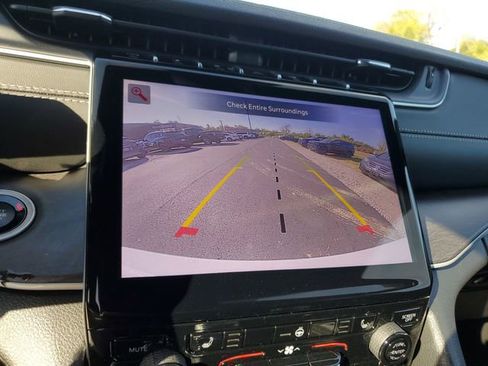 New 2025 Jeep Grand Cherokee Limited w/ Black Appearance Package image 10