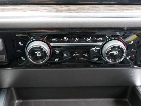 Used 2024 Chevrolet Silverado 1500 LT Trail Boss w/ LT Trail Boss Premium Package AWD/4WD image 23