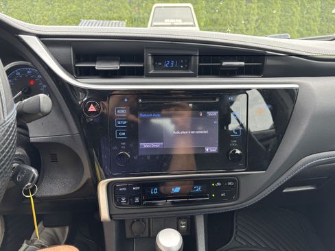 Used 2018 Toyota Corolla SE w/ Carpet Mat Package (TMS) FWD image 25