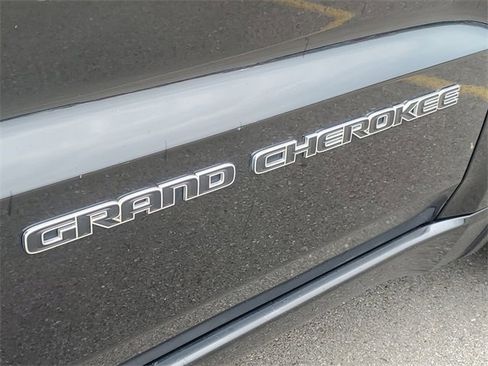 Used 2018 Jeep Grand Cherokee Overland image 10