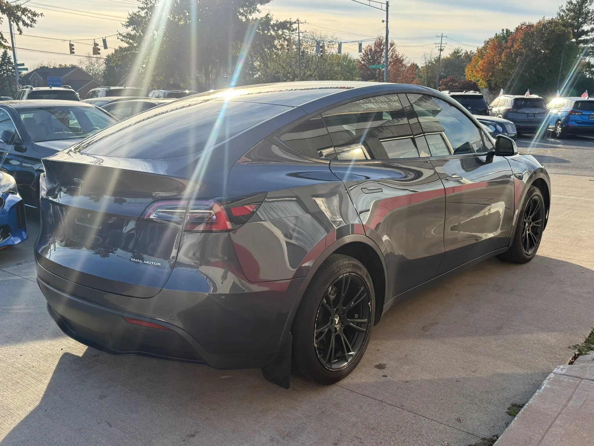 Used 2021 Tesla Model Y Long Range AWD/4WD image 3