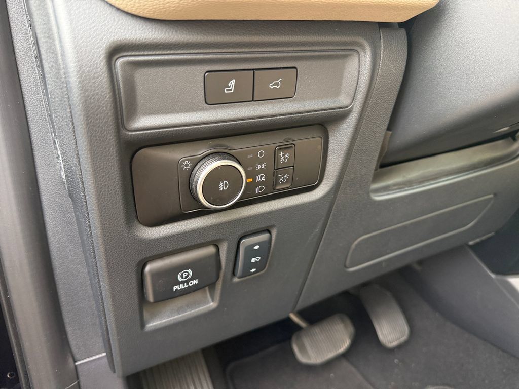 Used 2024 Ford Expedition Limited AWD/4WD image 19