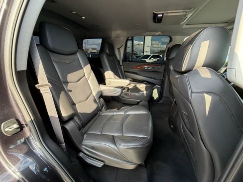 Used 2017 Cadillac Escalade Premium Luxury AWD/4WD image 16