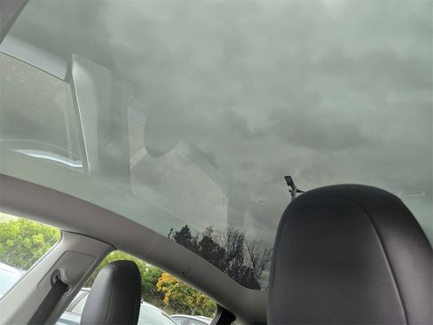 Used 2023 Tesla Model Y Long Range image 15