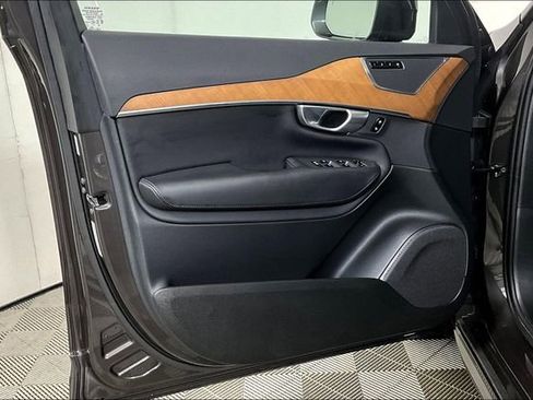 Used 2024 Volvo XC90 B6 Plus image 23