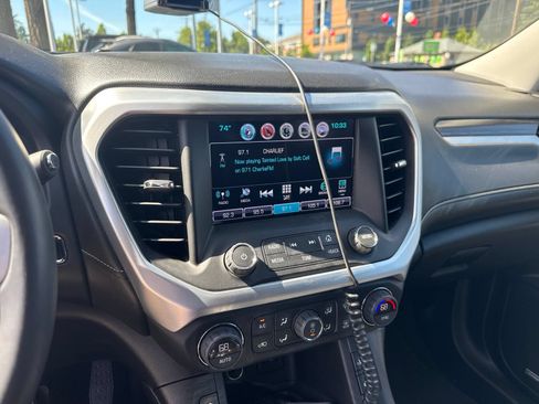 Used 2017 GMC Acadia SLT AWD/4WD image 3