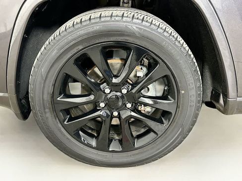 Used 2019 Jeep Grand Cherokee Altitude RWD image 7