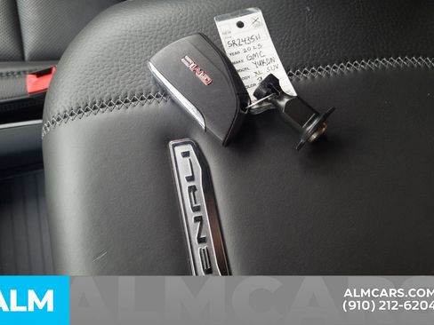 Used 2025 GMC Yukon XL Denali AWD/4WD image 38