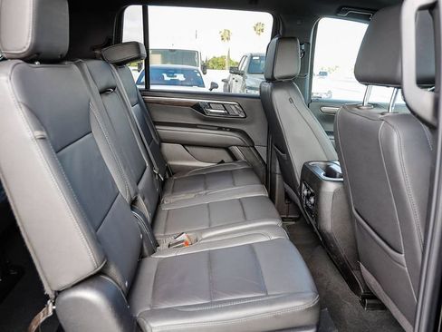 Used 2025 Chevrolet Suburban Z71 AWD/4WD image 19