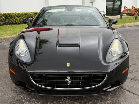 Used 2013 Ferrari California image 24
