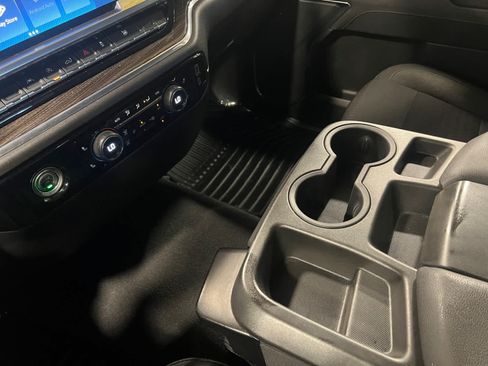 Used 2023 Chevrolet Silverado 1500 LT AWD/4WD image 16