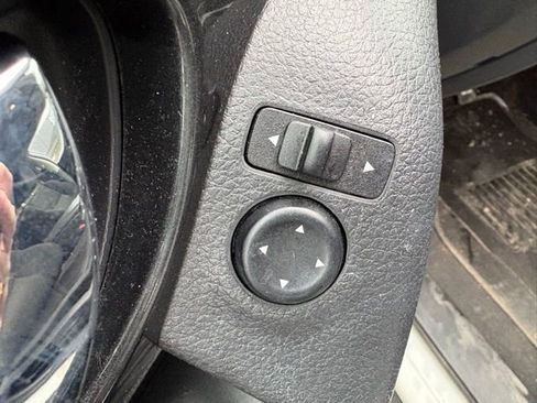 Used 2018 Nissan Rogue SV image 15