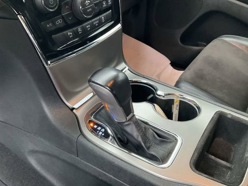 Used 2020 Jeep Grand Cherokee Altitude AWD/4WD image 24