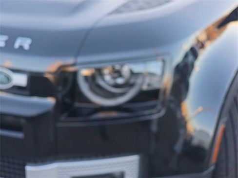 Used 2025 Land Rover Defender 110 S image 32