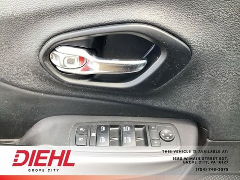 Used 2020 Jeep Cherokee Latitude Plus w/ Cold Weather Group AWD/4WD image 21