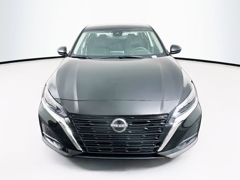 Used 2025 Nissan Altima 2.5 SV image 2