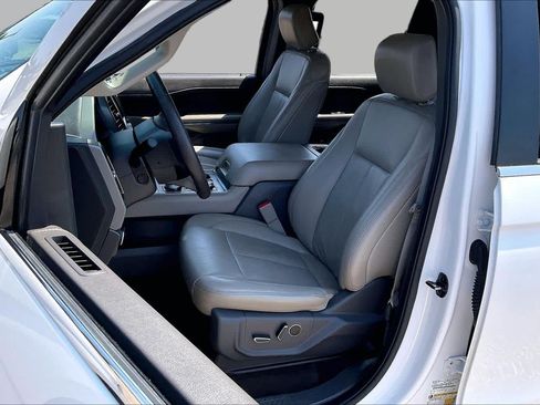 Used 2019 Ford Expedition Max XLT w/ Equipment Group 202A AWD/4WD image 8