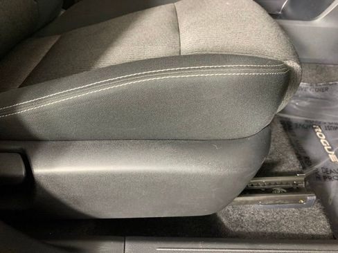 Used 2025 Nissan Rogue SV image 25