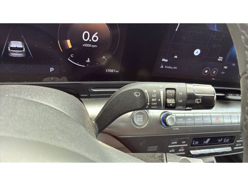Used 2025 Hyundai Kona SEL AWD/4WD image 12