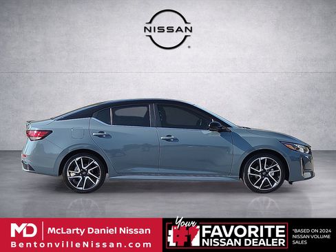 Used 2025 Nissan Sentra SR FWD image 6