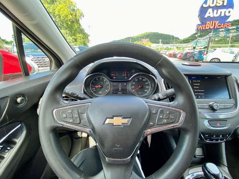 Used 2019 Chevrolet Cruze LT w/ LT Fleet Convenience Package FWD image 17