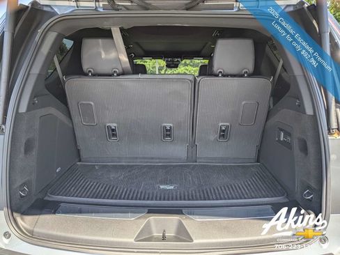 Used 2025 Cadillac Escalade Premium Luxury AWD/4WD image 13