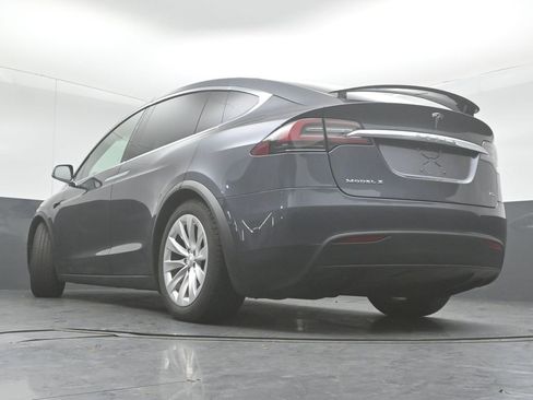 Used 2018 Tesla Model X 75D image 39