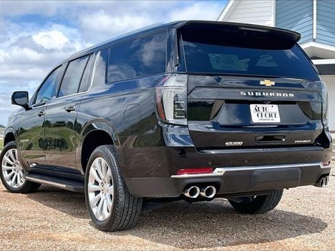 Used 2025 Chevrolet Suburban Premier w/ Sun And Tow Package AWD/4WD image 4