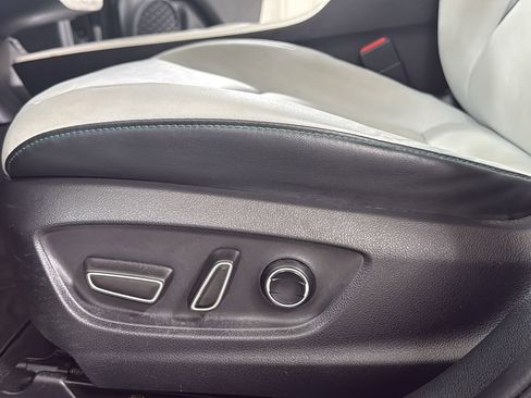 Used 2017 Toyota Prius Prime Premium image 14